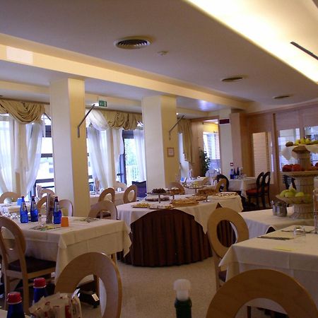 Hotel Zurigo Вараце Екстериор снимка