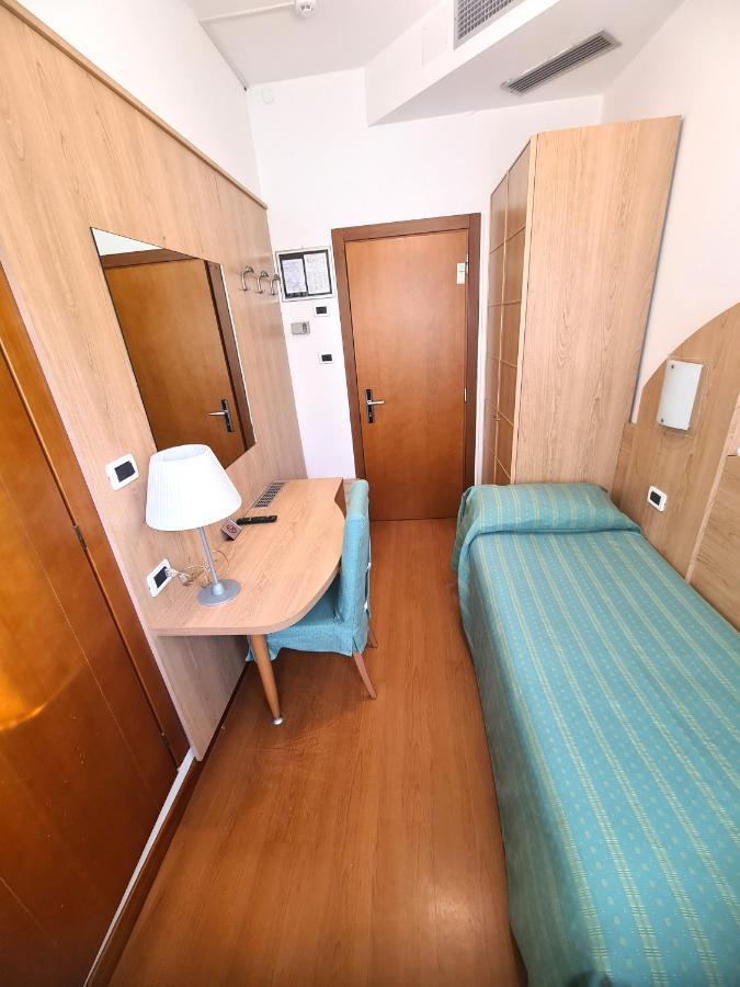 Hotel Zurigo Вараце Екстериор снимка