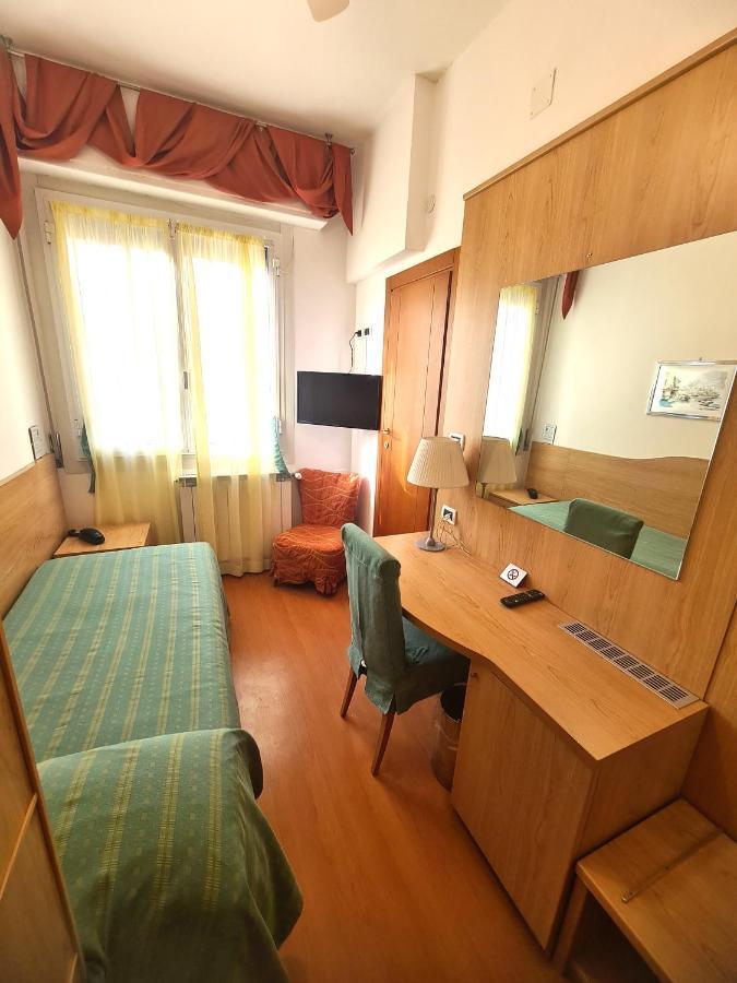 Hotel Zurigo Вараце Екстериор снимка