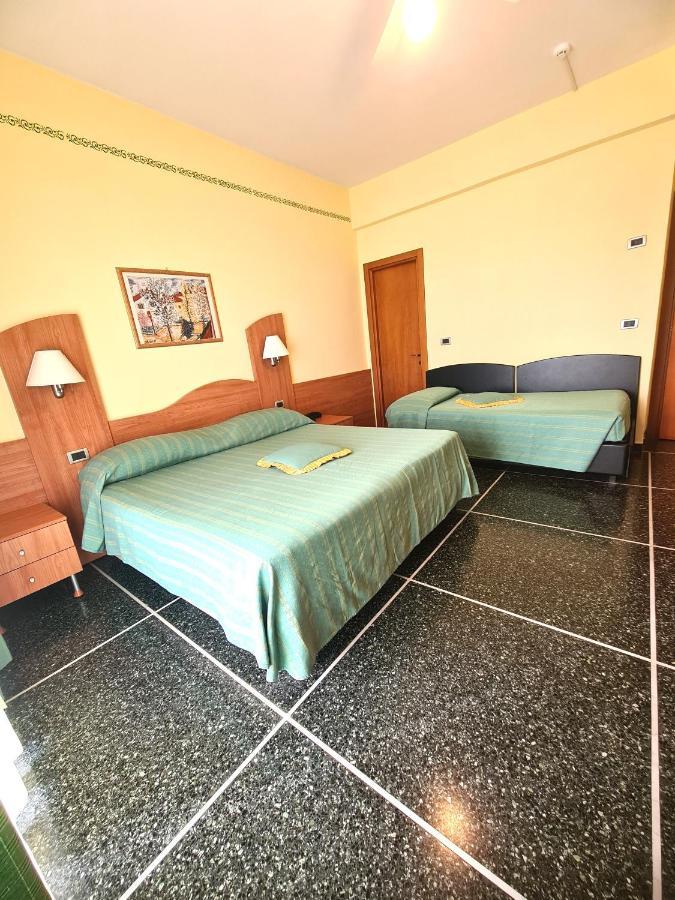 Hotel Zurigo Вараце Екстериор снимка