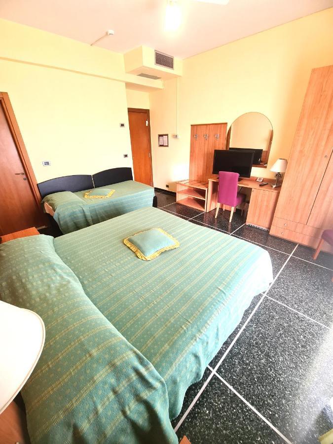 Hotel Zurigo Вараце Екстериор снимка