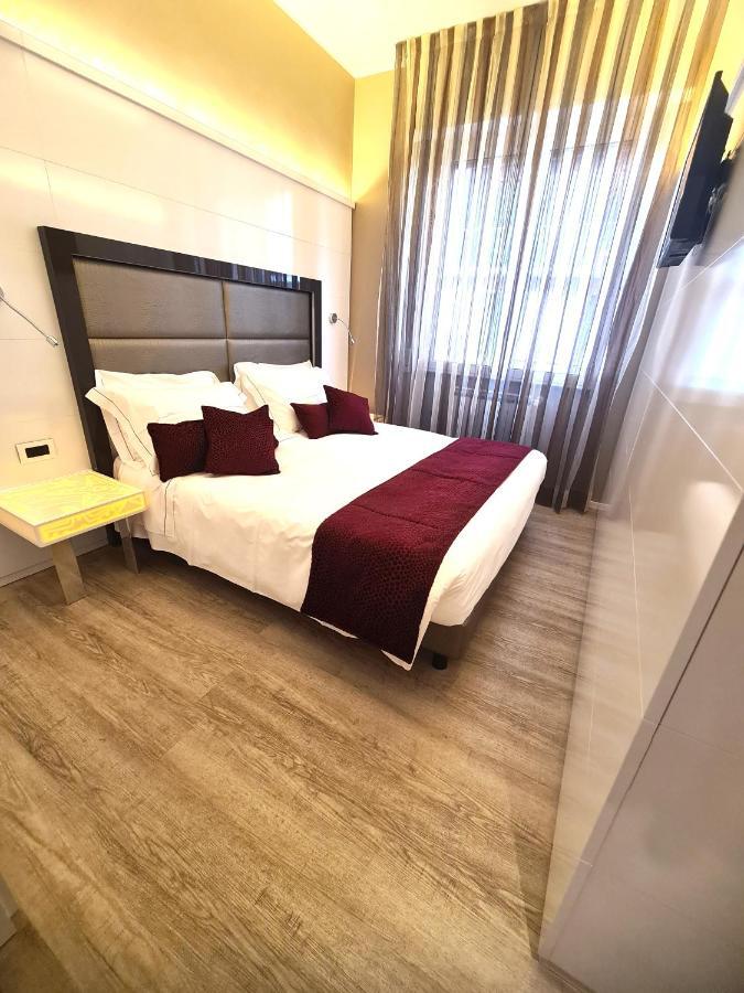 Hotel Zurigo Вараце Екстериор снимка
