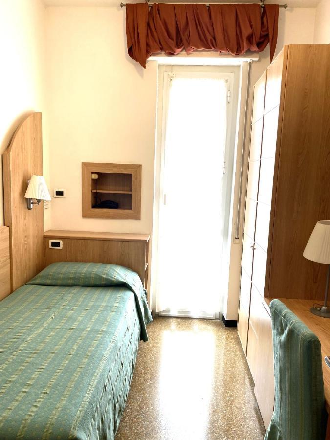 Hotel Zurigo Вараце Екстериор снимка