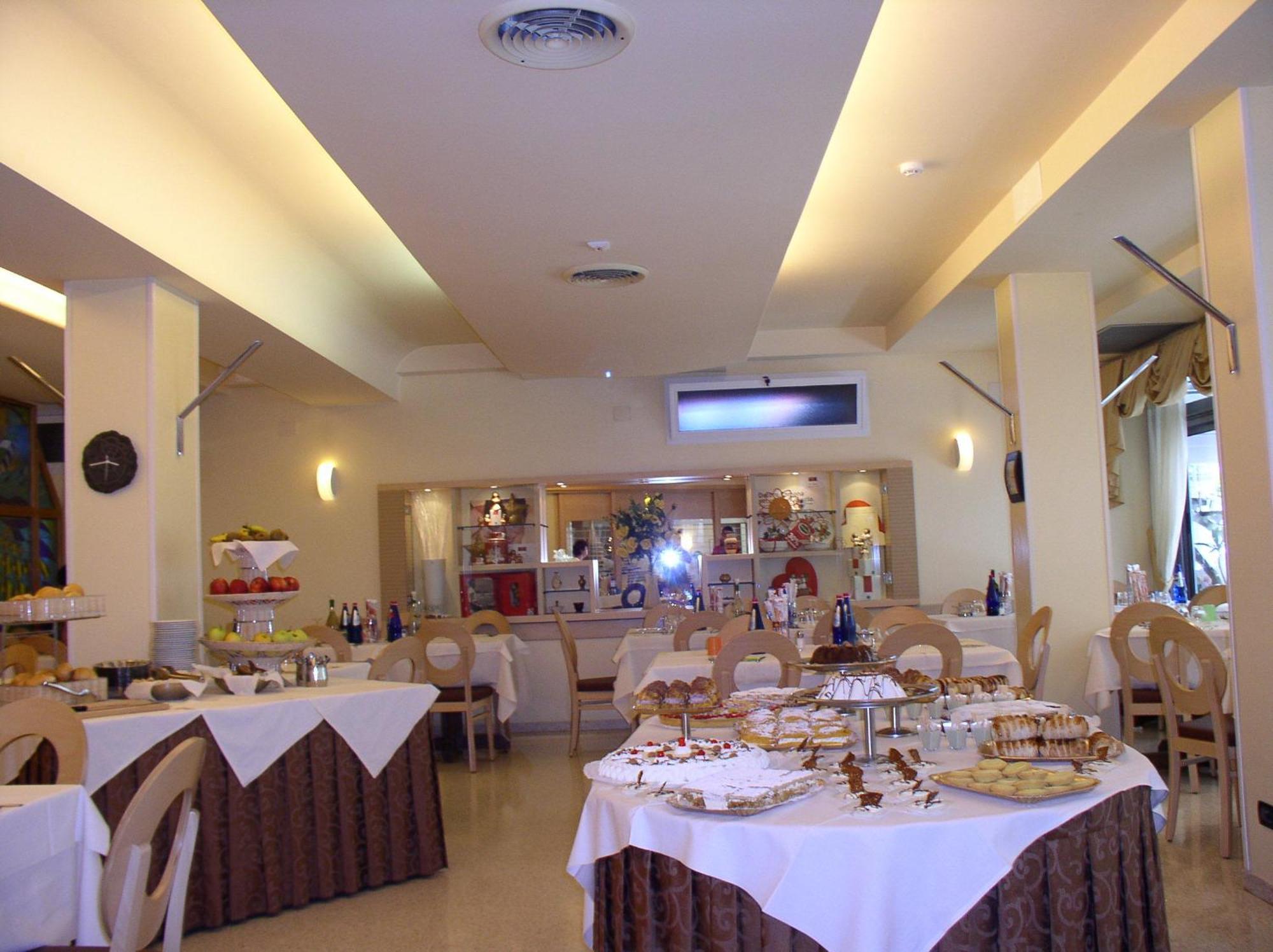 Hotel Zurigo Вараце Екстериор снимка