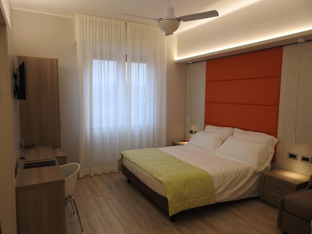 Hotel Zurigo Вараце Екстериор снимка