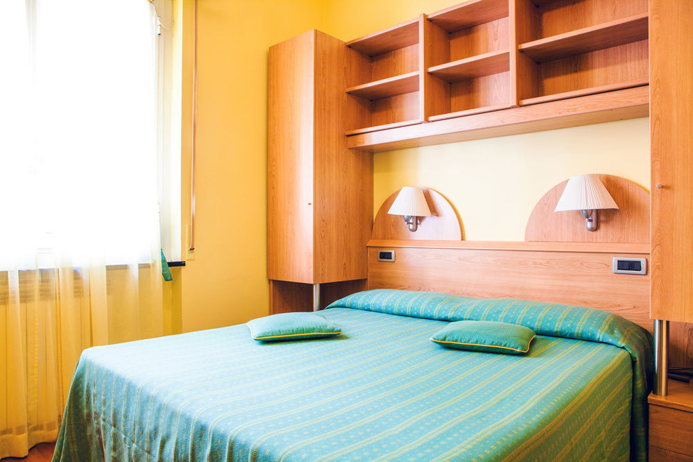 Hotel Zurigo Вараце Екстериор снимка
